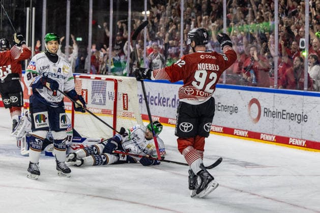 Der ehemalige Berliner Spieler Marcel Noebels (Koelner Haie, 92) nach seinem Tor zum 4:5 Koelner Haie vs. Eisbaeren Berlin, Eishockey, Penny DEL, Spieltag 03, 2026 2027, 25.09.2026 Koelner Haie vs. Eisbaeren Berlin, Eishockey, Penny DEL, Spieltag 03, 2026 2027, 25.09.2026 Koeln Copyright: xEibner-Pressefoto GerhardxWingenderx EP_GWR