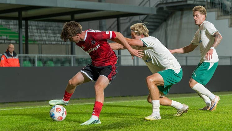 25.09.2026 - Fussball - Saison 2026 2027 - Regionalliga Bayern - 11. Spieltag: SpVgg Greuther Fürth 2 - 1. FC Nürnberg 2 - JoTe - xjoxtex - Marc Kornwachs Barjuan (35, 1. FC Nürnberg FCN II ) Philipp Müller (8, SpVgg Greuther Fürth II ) Loris Giandomenico (20, SpVgg Greuther Fürth II )