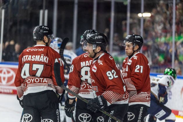 Der ehemalige Berliner Spieler Marcel Noebels (Koelner Haie, 92) nach seinem Tor zum 4:5 Koelner Haie vs. Eisbaeren Berlin, Eishockey, Penny DEL, Spieltag 03, 2026 2027, 25.09.2026 Koelner Haie vs. Eisbaeren Berlin, Eishockey, Penny DEL, Spieltag 03, 2026 2027, 25.09.2026 Koeln Copyright: xEibner-Pressefoto GerhardxWingenderx EP_GWR