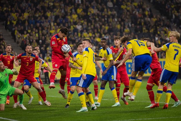 260925 Emil Holm and Carl Starfelt of Sweden during the Nations League football match between Sweden and Romania on September 25, 2026 in Stockholm. Photo: Kenta Jönsson BILDBYRAN COP 210 JM0854 bbeng fotboll football soccer fotball nations league uefa nations league sverige sweden sverige a rumänien romania Copyright: KENTAxJÖNSSON BB260925KJ038