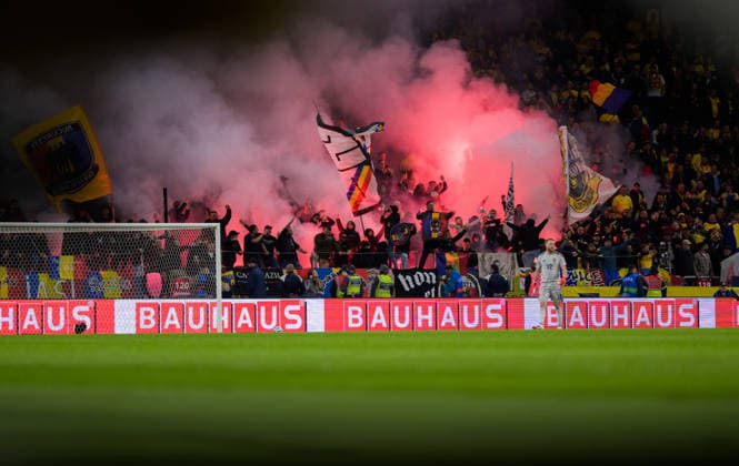 260925 Fans of Romania with flares during the Nations League football match between Sweden and Romania on September 25, 2026 in Stockholm. Photo: Joel Marklund BILDBYRAN kod JM JM0854 bbeng fotboll football soccer fotball nations league uefa nations league sverige sweden sverige a rumänien romania publik pyro pyroteknik Copyright: JOELxMARKLUND BB260925JM034