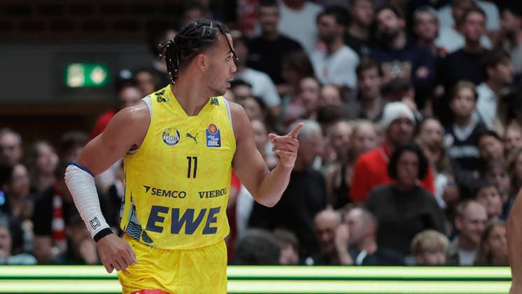 Im Bild: Jubel nach wichtigen Punkten im letzten Viertel bei Nicholas Tischler (EWE Baskets Oldenburg, 11) 25.09.2026, Fitness First Wuerzburg Baskets vs. EWE Baskets Oldenburg, easyCredit BBL, 2. Spieltag, Deutschland, 97072, tectake-Arena Wuerzburg, Copyright: HMBxMedia xJulienxBecker