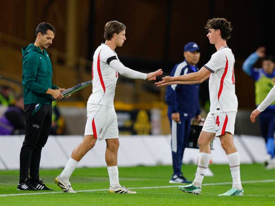 Wolverhampton, England, 25th September 2026. Sydie Peck of England U21, U 21 comes on to replace Archie Gray of England U21 during the England U21 vs Kazakhstan U21 UEFA European Under-21 Championship Qualifier match at Molineux, Wolverhampton. Picture credit should read: James Baylis Sportimage EDITORIAL USE ONLY. No use with unauthorised audio, video, data, fixture lists, club league logos or live services. Online in-match use limited to 120 images, no video emulation. No use in betting, games or single club league player publications. 020_SPI_JB_U21_ENGLAND_KAZAKHSTAN SPI-5018-0020