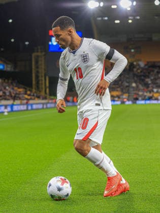 England Under 21 v Kazakhstan Under 21 UEFA EURO, EM, Europameisterschaft,Fussball U21, U 21 2027 Qualifiers Ethan Nwaneri of England Under 21 in possession during the UEFA Euro U21 2027 Qualifiers match at Molineux, Wolverhampton 25 09 2026 UK Newspapers OUT Copyright: xBenxCookx FIL-23997-0007