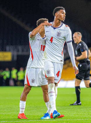 England Under 21 v Kazakhstan Under 21 UEFA EURO, EM, Europameisterschaft,Fussball U21, U 21 2027 Qualifiers Josh Acheampong celebrates with his team-mate after scoring his sides first goal during the UEFA Euro U21 2027 Qualifiers match at Molineux, Wolverhampton 25 09 2026 UK Newspapers OUT Copyright: xBenxCookx FIL-23997-0016