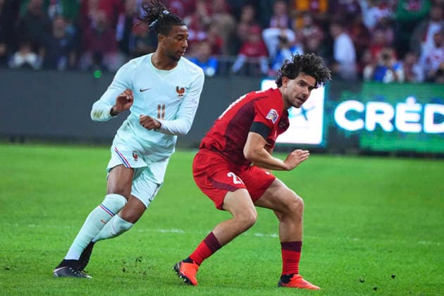 KOCAELI , TURKEY , SEPTEMBER 25 : Ferdi Kadioglu (L) of Turkey and Michael Olise (11)of France during the UEFA Nations A League Group 1 match between Turkey and France at Kocaeli Turca Stadium on September 25, 2026 , in Kocaeli Turkey . ( Photo by Seskimphoto ) Kocaeli TURKEY Kocaeli TURKEY Copyright: xSeskimphotox Turkiye-France-2509 (179)