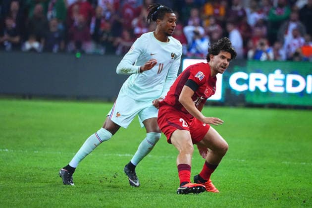 KOCAELI , TURKEY , SEPTEMBER 25 : Ferdi Kadioglu (L) of Turkey and Michael Olise (11)of France during the UEFA Nations A League Group 1 match between Turkey and France at Kocaeli Turca Stadium on September 25, 2026 , in Kocaeli Turkey . ( Photo by Seskimphoto ) Kocaeli TURKEY Kocaeli TURKEY Copyright: xSeskimphotox Turkiye-France-2509 (180)