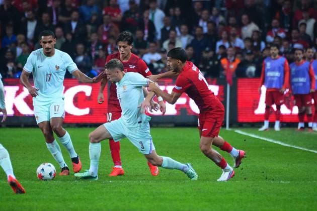 France s player Adrien Truffert actions with Turkiye s players Oguz Aydin and Arda Guler during the UEFA Nations League soccer match between Turkiye and France in Kocaeli, Turkiye, 25 September 2026. ( Copyright: FatihxErdogdux-xDepoxPhotos) 19255853