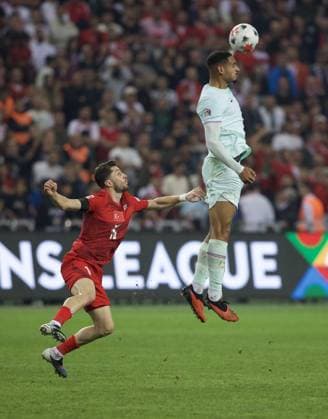 Turkiye v France - UEFA Nations League KOCAELI, TURKIYE - SEPTEMBER 25: Ismail Yuksek (L) of Turkiye competes against Lacroix (R) of France during the UEFA Nations League A Group 1 match between Turkiye and France at Kocaeli Stadium in Kocaeli, Turkiye, on September 25, 2026. Tahir Turan Eroglu Anadolu Kocaeli Turkey. Editorial use only. Please get in touch for any other usage.  Copyright: x2026xAnadoluxTahirxTuranxEroglux