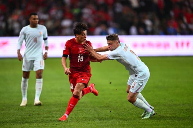 Turkiye v France - UEFA Nations League KOCAELI, TURKIYE - SEPTEMBER 25: Arda Guler (10) of Turkiye in action against Adrien Truffert (3) of France during the UEFA Nations League A Group 1 match between Turkiye and France at Kocaeli Stadium in Kocaeli, Turkiye, on September 25, 2026. Oguz Yeter Anadolu Kocaeli Turkey. Editorial use only. Please get in touch for any other usage.  Copyright: x2026xAnadoluxOguzxYeterx