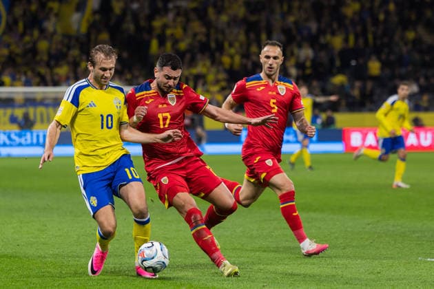 260925 Benjamin Nygren of Sweden and Vladimir Screciu of Romania during the Nations League football match between Sweden and Romania on September 25, 2026 in Stockholm. Photo: Kenta Jönsson BILDBYRAN COP 210 JM0854 bbeng fotboll football soccer fotball nations league uefa nations league sverige sweden sverige a rumänien romania Copyright: KENTAxJÖNSSON BB260925KJ050