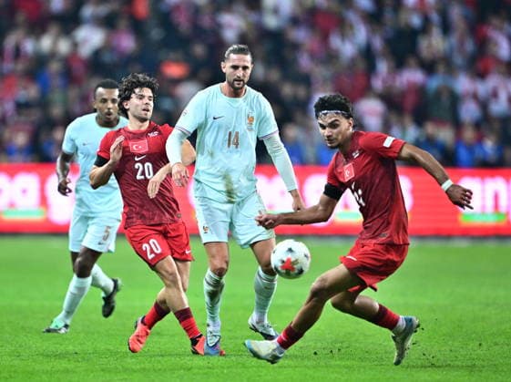 Turkiye v France - UEFA Nations League KOCAELI, TURKIYE - SEPTEMBER 25: Turkiye national team, Nationalteam players Can Uzun (R) and Ferdi Kadioglu (20) compete with France national team player Adrien Rabiot (14) during the UEFA Nations League A League Group 1 match between Turkiye and France at Kocaeli Stadium in Kocaeli, Turkiye, on September 25, 2026. Abdulhamid Hosbas Anadolu Kocaeli Turkey. Editorial use only. Please get in touch for any other usage.  Copyright: x2026xAnadoluxAbdulhamidxHosbasx