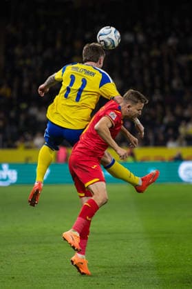 260925 Patrik Walemark of Sweden and NicuÈ™or Bancu of Romania during the Nations League football match between Sweden and Romania on September 25, 2026 in Stockholm. Photo: Kenta Jönsson BILDBYRAN COP 210 JM0854 bbeng fotboll football soccer fotball nations league uefa nations league sverige sweden sverige a rumänien romania Copyright: KENTAxJÖNSSON BB260925KJ056