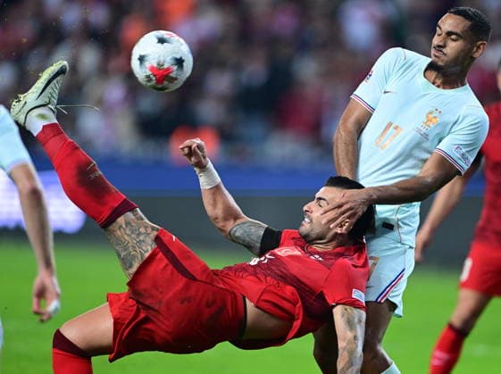 Turkiye v France - UEFA Nations League KOCAELI, TURKIYE - SEPTEMBER 25: Abdulkerim Bardakci (L) of Turkiye competes against Maxence Lacroix (17) of France during the UEFA Nations League A Group 1 match between Turkiye and France at Kocaeli Stadium in Kocaeli, Turkiye, on September 25, 2026. Abdulhamid Hosbas Anadolu Kocaeli Turkey. Editorial use only. Please get in touch for any other usage.  Copyright: x2026xAnadoluxAbdulhamidxHosbasx