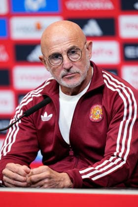September 25, 2026, London, London, England: Luis de la Fuente, head coach of Spain, attends a press conference, PK, Pressekonferenz ahead of the UEFA Nations League 2026 27 match against England at Wembley Stadium on September 25, 2026, in London, England. London England - ZUMAa181 20260925_zaa_a181_051 Copyright: xDennisxAgyemanx