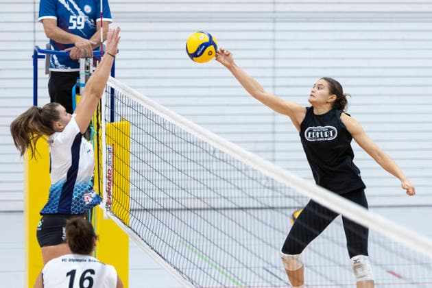 Testspiel: Schwarz-Weiss Erfurt vs. VCO Dresden; Erfurt; 25.09.2026 Zoe Albert ( 10; VCO Dresden) gegen Alix de Micheli ( 15; Schwarz-Weiss Erfurt) Testspiel: Schwarz-Weiss Erfurt vs. VCO Dresden; Riethsporthalle Erfurt; 25.09.2026 Copyright: xBEAUTIFULxSPORTS Duehringx