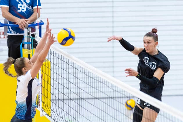 Testspiel: Schwarz-Weiss Erfurt vs. VCO Dresden; Erfurt; 25.09.2026 Jette Hippel ( 4; VCO Dresden) gegen Isabel Petra KovaÄiÄ‡ ( 11; Schwarz-Weiss Erfurt) Testspiel: Schwarz-Weiss Erfurt vs. VCO Dresden; Riethsporthalle Erfurt; 25.09.2026 Copyright: xBEAUTIFULxSPORTS Duehringx