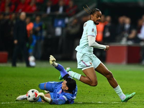 Turkiye v France - UEFA Nations League KOCAELI, TURKIYE - SEPTEMBER 25: Ugucan Cakir (1) of Turkiye in action against Bradley Barcola (12) of France during the UEFA Nations League A League Group 1 match between Turkiye and France at Kocaeli Stadium in Kocaeli, Turkiye, on September 25, 2026. Oguz Yeter Anadolu Kocaeli Turkey. Editorial use only. Please get in touch for any other usage.  Copyright: x2026xAnadoluxOguzxYeterx