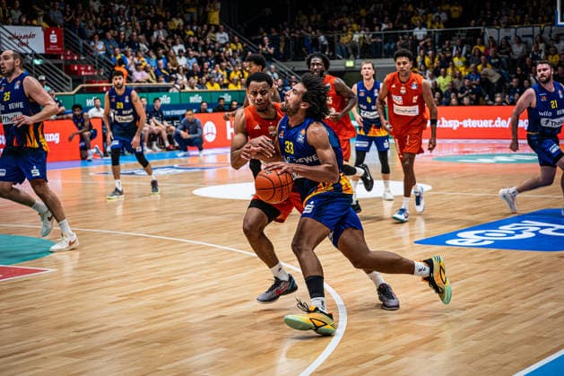 easyCredit BBL - Phoenix Hagen vs. ratiopharm ulm, Hagen, 25.09.2026, Ischelandhalle Hagen Trenton Gibson (33, Phoenix Hagen, SG) beim zug zum Korb; easyCredit BBL - Phoenix Hagen vs. ratiopharm ulm, Hagen, 25.09.2026, Ischelandhalle Hagen Copyright: xBEAUTIFULxSPORTS Piepenstockx