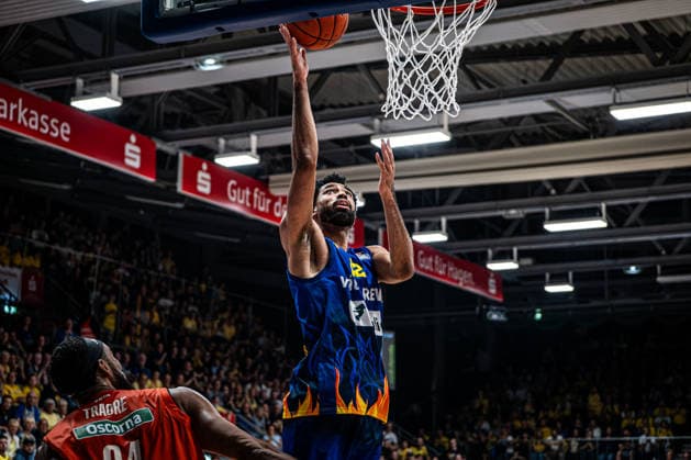 easyCredit BBL - Phoenix Hagen vs. ratiopharm ulm, Hagen, 25.09.2026, Ischelandhalle Hagen Tyler Polley (12, Phoenix Hagen, SF) beim Korbleger gegen Armel Traore (94, ratiopharm ulm, C) ; easyCredit BBL - Phoenix Hagen vs. ratiopharm ulm, Hagen, 25.09.2026, Ischelandhalle Hagen Copyright: xBEAUTIFULxSPORTS Piepenstockx