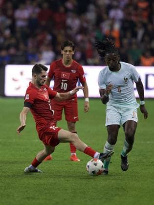 Turkiye v France - UEFA Nations League KOCAELI, TURKIYE - SEPTEMBER 25: Ismail Yuksek of Turkiye in action against Manu Kone of France of during the UEFA Nations League A Group 1 match between Turkiye and France at Kocaeli Stadium in Kocaeli, Turkiye, on September 25, 2026. Tahir Turan Eroglu Anadolu Kocaeli Turkey. Editorial use only. Please get in touch for any other usage.  Copyright: x2026xAnadoluxTahirxTuranxEroglux