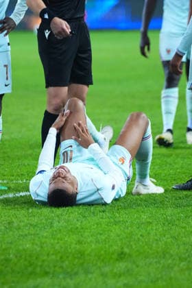 KOCAELI , TURKEY , SEPTEMBER 25 : Kylian Mbappe (10) of France injured and substituted immediately after scoring his goal during the UEFA Nations A League Group 1 match between Turkey and France at Kocaeli Turca Stadium on September 25, 2026 , in Kocaeli Turkey . ( Photo by Seskimphoto ) Kocaeli TURKEY Kocaeli TURKEY Copyright: xSeskimphotox Turkiye-France-2509 (217)
