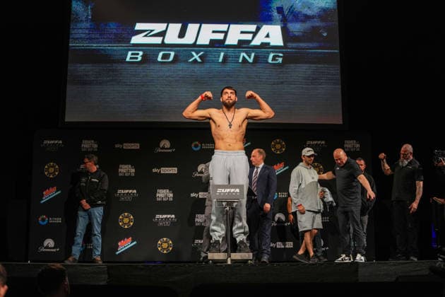 Zuffa Boxing 11 Fisher vs Pirotton Ceremonial Weigh-In LONDON, ENGLAND - SEPTEMBER 25: Aurel Ignat steps onto the scale during the Ceremonial Weigh-In at Zuffa Boxing 11 Fisher vs Pirotton at Copper Box Arena on September 25th, 2026 in London, England (Photo by Torbjorn Tande PXImages) London Copper Box Arena England Copyright: xTorbjornxTandex