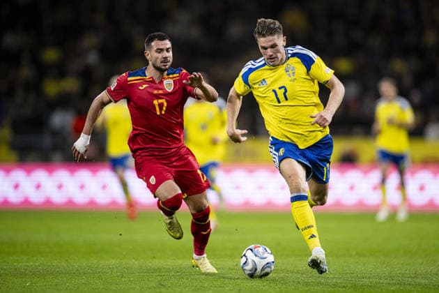 STOCKHOLM, SWEDEN - SEPTEMBER 25: Viktor Gyökeres of Sweden and Vladimir Screciu of Romania during the Nations league soccer game between Sweden and Romania on Strawberry Arena in Stockholm, Sweden on September 25. Copyright: xPhilipxKangasx xSPPx Sportspressphoto_SPR239584