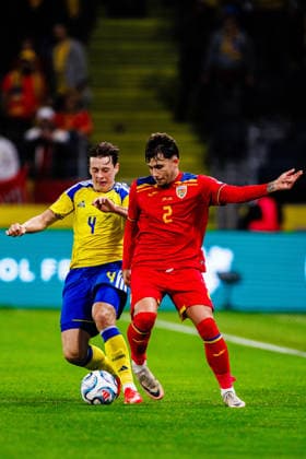 260925 Elliot Stroud of Sweden and Andrei Ratiu of Romania during the Nations League football match between Sweden and Romania on September 25, 2026 in Stockholm. Photo: Kenta Jönsson BILDBYRAN COP 210 JM0854 bbeng fotboll football soccer fotball nations league uefa nations league sverige sweden sverige a rumänien romania Copyright: KENTAxJÖNSSON BB260925KJ113