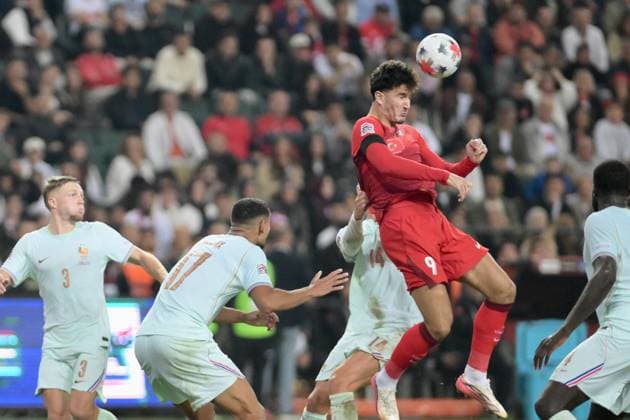 Turkiye v France - UEFA Nations League KOCAELI, TURKIYE - SEPTEMBER 25: Deniz Gul (R) of Turkiye in action during the UEFA Nations League A League Group 1 match between Turkiye and France at Kocaeli Stadium in Kocaeli, Turkiye, on September 25, 2026. Omer Urer Anadolu Kocaeli Turkey. Editorial use only. Please get in touch for any other usage.  Copyright: x2026xAnadoluxOmerxUrerx