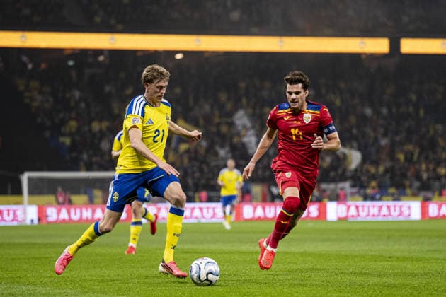 STOCKHOLM, SWEDEN - SEPTEMBER 25: Alexander Bernhardsson of Sweden and Ianis Hagi of Romania during the Nations league soccer game between Sweden and Romania on Strawberry Arena in Stockholm, Sweden on September 25. Copyright: xPhilipxKangasx xSPPx Sportspressphoto_SPR239624