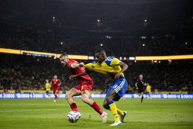 STOCKHOLM, SWEDEN - SEPTEMBER 25: Radu Dragusin of Romania Alexander Isak of Sweden during the Nations league soccer game between Sweden and Romania on Strawberry Arena in Stockholm, Sweden on September 25. Copyright: xPhilipxKangasx xSPPx Sportspressphoto_SPR239629