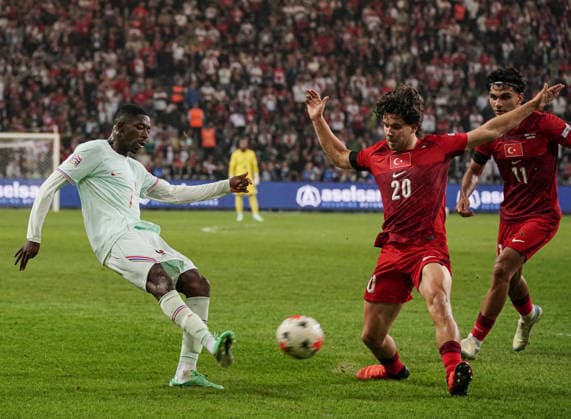 Turkiye v France - UEFA Nations League KOCAELI, TURKIYE - SEPTEMBER 25: Turkiye national team, Nationalteam player Ferdi Kadioglu (20) competes with France national team player Ousmane Dembele (L) during the UEFA Nations League A League Group 1 match between Turkiye and France at Kocaeli Stadium in Kocaeli, Turkiye, on September 25, 2026. Salih Zeki Fazlioglu Anadolu Kocaeli Turkey. Editorial use only. Please get in touch for any other usage.  Copyright: x2026xAnadoluxSalihxZekixFazlioglux