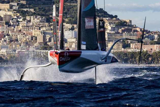 OTHER - Sailing - The Louis Vuitton 38th America s Cup Preliminary Regatta in Naples Photo by IPA ABACAPRESS.COM88973290 - Day 1 of the Louis Vuitton 38th America s Cup Preliminary Regatta in Naples. AC40 foiling one-design boats racing across the Gulf of Naples, featuring intense fleet action from all particPhoto by IPA ABACAPRESS.COMting syndicates: Emirates Team New Zealand, Luna Rossa Prada Pirelli, GB1, Cobham-Ultra GB2, Tudor Team Alinghi, and La Roche Posay Racing Team during the Louis Vuitton 38th America s Cup Preliminary Regatta in Naples, a sailing race in Naples, Italy, on September 25, 2026 Napoli Italy  Copyright: xIPAxSport ABACAx