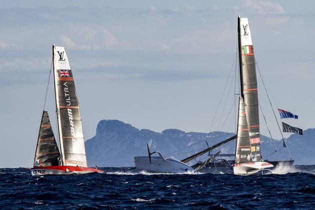 OTHER - Sailing - The Louis Vuitton 38th America s Cup Preliminary Regatta in Naples Photo by IPA ABACAPRESS.COM88971930 - Day 1 of the Louis Vuitton 38th America s Cup Preliminary Regatta in Naples. AC40 foiling one-designs racing across the Gulf of Naples, featuring high-speed action and the dramatic sequence of the incident involving the French syndicate, La Roche Posay Racing Team, on the official race course. During the Louis Vuitton 38th America s Cup Preliminary Regatta in Naples, a sailing race in Naples, Italy, on September 25, 2026 Napoli Italy  Copyright: xIPAxSport ABACAx
