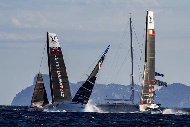 OTHER - Sailing - The Louis Vuitton 38th America s Cup Preliminary Regatta in Naples Photo by IPA ABACAPRESS.COM88971940 - Day 1 of the Louis Vuitton 38th America s Cup Preliminary Regatta in Naples. AC40 foiling monotypes racing across the Gulf of Naples, featuring high-speed action and the dramatic sequence of the incident involving the French syndicate, La Roche Posay Racing Team, on the official race course. During the Louis Vuitton 38th America s Cup Preliminary Regatta in Naples, a sailing race in Naples, Italy, on September 25, 2026 Napoli Italy  Copyright: xIPAxSport ABACAx