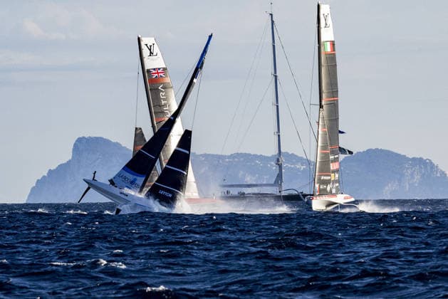 OTHER - Sailing - The Louis Vuitton 38th America s Cup Preliminary Regatta in Naples Photo by IPA ABACAPRESS.COM88971957 - Day 1 of the Louis Vuitton 38th America s Cup Preliminary Regatta in Naples. AC40 foiling one-designs racing across the Gulf of Naples, featuring high-speed action and the dramatic sequence of the incident involving the French syndicate, La Roche Posay Racing Team, on the official race course. During the Louis Vuitton 38th America s Cup Preliminary Regatta in Naples, a sailing race in Naples, Italy, on September 25, 2026 Napoli Italy  Copyright: xIPAxSport ABACAx