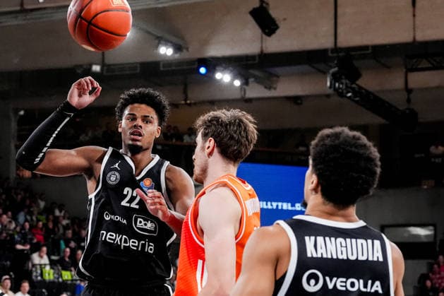 Deutschland: easyCredit Basketball Bundesliga, Hauptrunde 2026 27, 2. Spieltag Veolia Towers Hamburg vs Niners Chemnitz Inselpark Arena (Hamburg): Nicolas Pavrette (Veolia Towers Hamburg, 22), Mathys Kangudia (Veolia Towers Hamburg, 28), Copyright: xStefanxTrochax