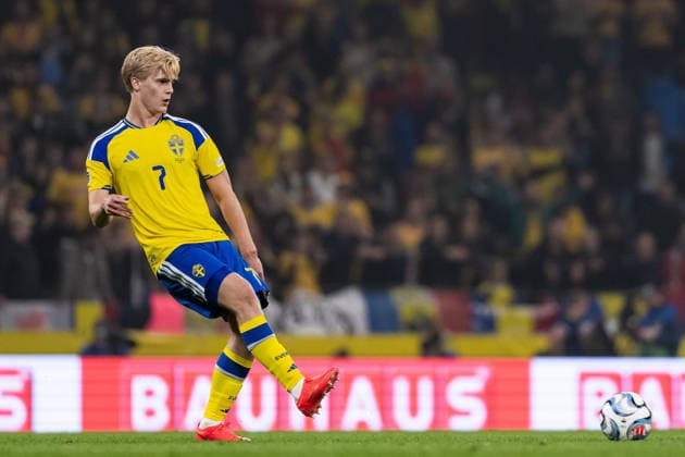 260925 Lucas Bergvall of Sweden during the Nations League football match between Sweden and Romania on September 25, 2026 in Stockholm. Photo: Joel Marklund BILDBYRAN kod JM JM0854 bbeng fotboll football soccer fotball nations league uefa nations league sverige sweden sverige a rumänien romania Copyright: JOELxMARKLUND BB260925JM131