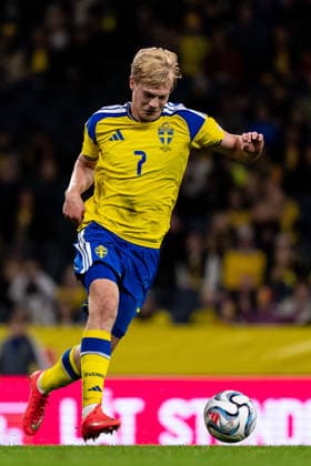 260925 Lucas Bergvall of Sweden during the Nations League football match between Sweden and Romania on September 25, 2026 in Stockholm. Photo: Joel Marklund BILDBYRAN kod JM JM0854 bbeng fotboll football soccer fotball nations league uefa nations league sverige sweden sverige a rumänien romania Copyright: JOELxMARKLUND BB260925JM153