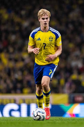 260925 Lucas Bergvall of Sweden during the Nations League football match between Sweden and Romania on September 25, 2026 in Stockholm. Photo: Joel Marklund BILDBYRAN kod JM JM0854 bbeng fotboll football soccer fotball nations league uefa nations league sverige sweden sverige a rumänien romania Copyright: JOELxMARKLUND BB260925JM134