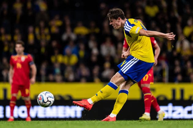 260925 Elliot Stroud of Sweden scores a goal that is later disallowed after a VAR check during the Nations League football match between Sweden and Romania on September 25, 2026 in Stockholm. Photo: Joel Marklund BILDBYRAN kod JM JM0854 bbeng fotboll football soccer fotball nations league uefa nations league sverige sweden sverige a rumänien romania Copyright: JOELxMARKLUND BB260925JM142