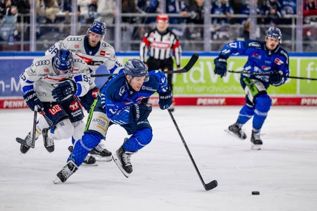 Joseph Duszak (Straubing Tigers, 12) GER, Straubing Tigers vs. ERC Ingolstadt, Eishockey, DEL, Saison 2026 2027, 3. Spieltag, 25.09.2026. Foto: HMB Media Heike Feiner Copyright: HMBxMedia HeikexFeiner