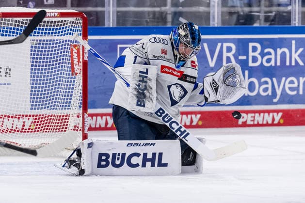 Jonas Stettmer (Torwart, ERC Ingolstadt, 01) bei der Abwehr eines Pucks GER, Straubing Tigers vs. ERC Ingolstadt, Eishockey, DEL, Saison 2026 2027, 3. Spieltag, 25.09.2026. Foto: HMB Media Heike Feiner Copyright: HMBxMedia HeikexFeiner