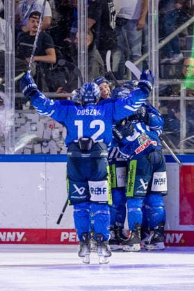 Die Straubinger bejubeln mit Nicolas Beaudin (Straubing Tigers, 07) dessen Tor zum 1:1 - Ausgleich GER, Straubing Tigers vs. ERC Ingolstadt, Eishockey, DEL, Saison 2026 2027, 3. Spieltag, 25.09.2026. Foto: HMB Media Heike Feiner Copyright: HMBxMedia HeikexFeiner