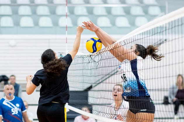 Testspiel: Schwarz-Weiss Erfurt vs. VCO Dresden; Erfurt; 25.09.2026 Zoe Jichova ( 4; Schwarz-Weiss Erfurt) ggen Diyara Aydogan ( 16; VCO Dresden) Testspiel: Schwarz-Weiss Erfurt vs. VCO Dresden; Riethsporthalle Erfurt; 25.09.2026 Copyright: xBEAUTIFULxSPORTS Duehringx