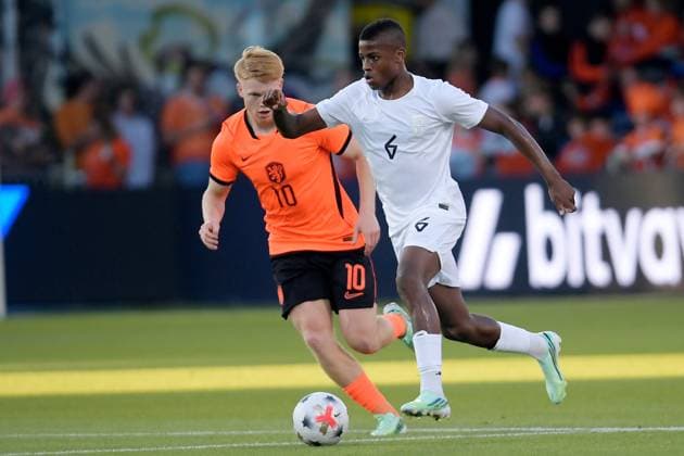 DEVENTER - Kees Smit of the Netherlands U21, U 21 and Tobias Moi of the Norway U21 during the European Championship, EM, Europameisterschaft Qualifier (Under 21) match between the Netherlands U21 and Norway U21 at De Adelaarshorst on 25 September 2026 in Deventer, the Netherlands. DENNIS BRESSER ANP Europees Kampioenschap (Onder 21) 2026 27 xVIxANPxSportx xMarcelxterxBalsxIVx 570195172 originalFilename: 570195172.jpg