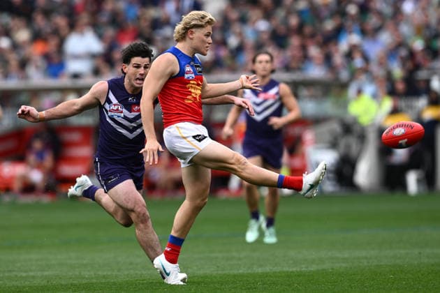 AFL GRAND FINAL, Levi Ashcroft of the Lions kicks a goal during the 2026 AFL Grand Final match between the Brisbane Lions and the Fremantle Dockers at the Melbourne Cricket Ground in Melbourne, Saturday, September 26, 2026. ( NO ARCHIVING, EDITORIAL USE ONLY MELBOURNE VICTORIA Australia  Copyright: xJOELxCARRETTx 20260926133996507766