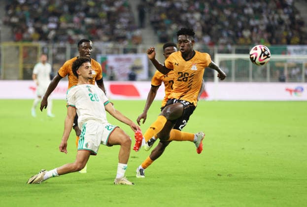 Algeria v Zambia - 2027 Africa Cup Of Nations Qualifiers Mohamed El Bachir Belloumi (L) of Algeria competes for the ball with Patson Daka of Zambia during the Algeria vs. Zambia match in the 2027 Africa Cup of Nations qualifiers at Hocine Ait Ahmed Stadium in Tizi Ouzou, Algeria, on September 25, 2026. TIZI ouzou Algeria  Copyright: xAPPx originalFilename:app-notitle260626_npBAo.jpg