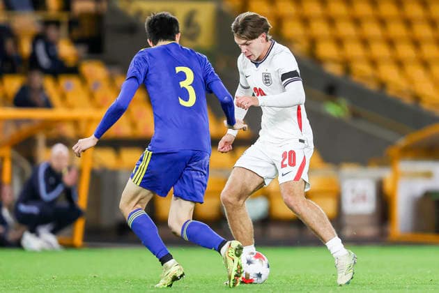 England v Kazakhstan - UEFA U21, U 21 EURO 2027 Qualifier 20 Tyler Dibling of England attacks with the ball during the UEFA Under 21 Championship Group D Qualifying match between England Under 21s and Kazakhstan at Molineux in Wolverhampton, on September 25, 2026. Wolverhampton West Midlands United Kingdom  Copyright: xMIxNewsx originalFilename:fletcher-englandu260925_npQPo.jpg